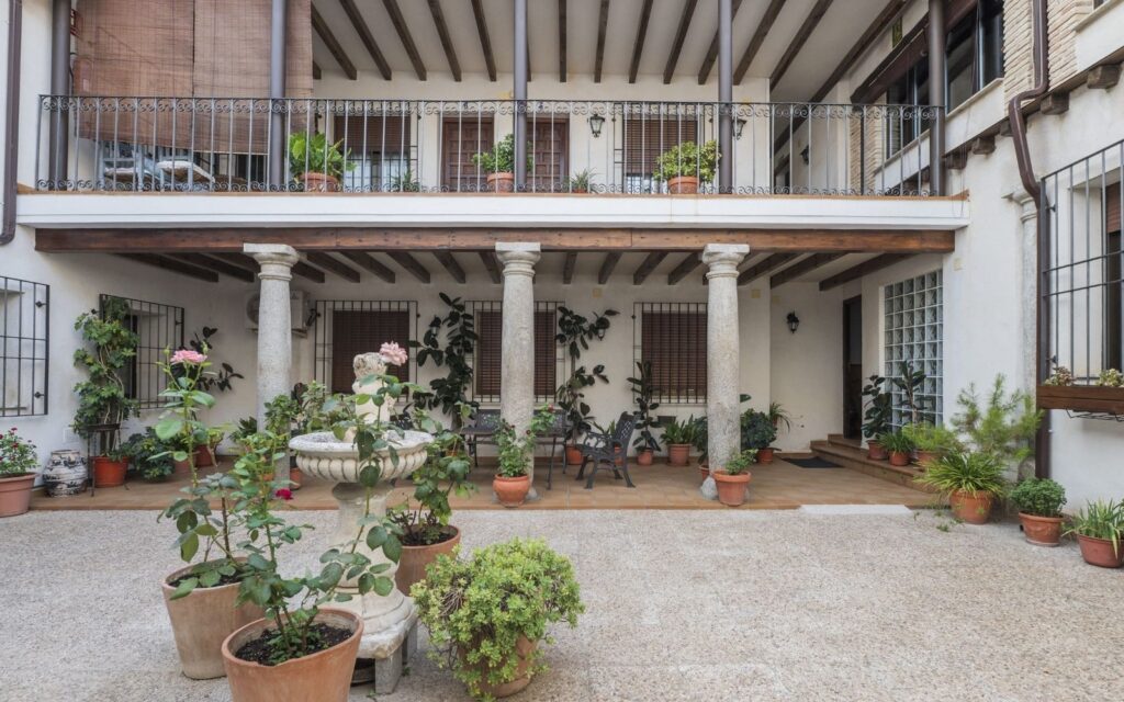 Patio interior castellano de Casa Rural La Morucha